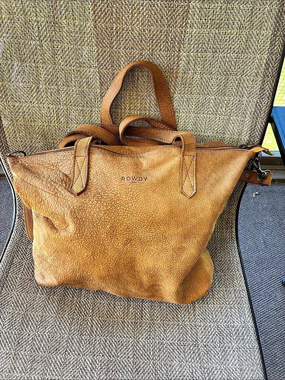 Rowdy Tote Crossbody Leather Tote in Amber